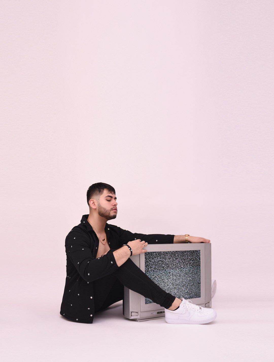 Portrait of an Argentine television host in a blazer