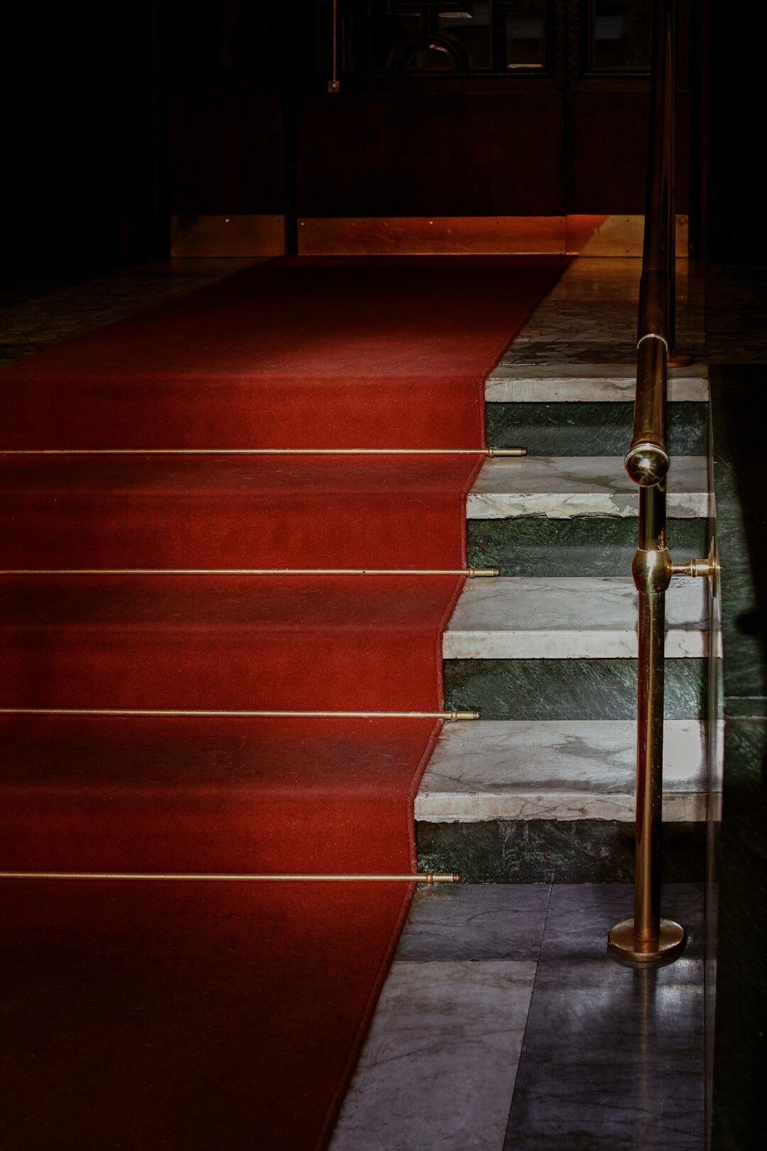 celebrity walking red carpet